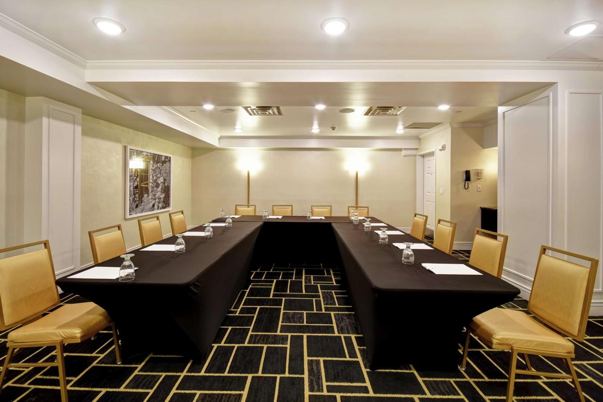 Doubletree By Hilton Deadwood At Cadillac Jack'S Екстер'єр фото
