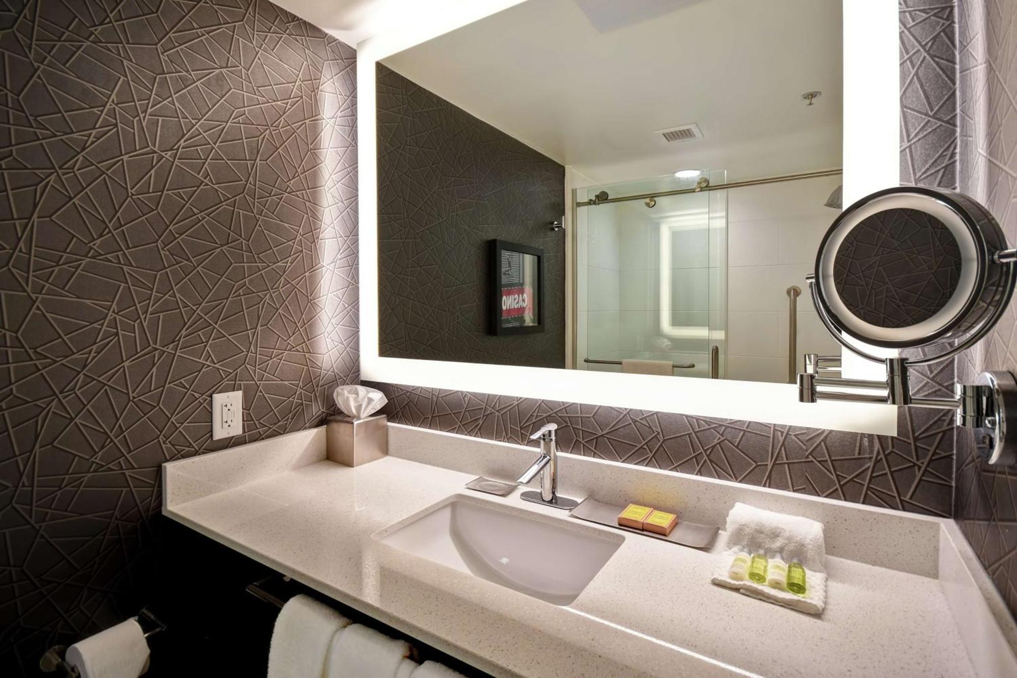 Doubletree By Hilton Deadwood At Cadillac Jack'S Екстер'єр фото